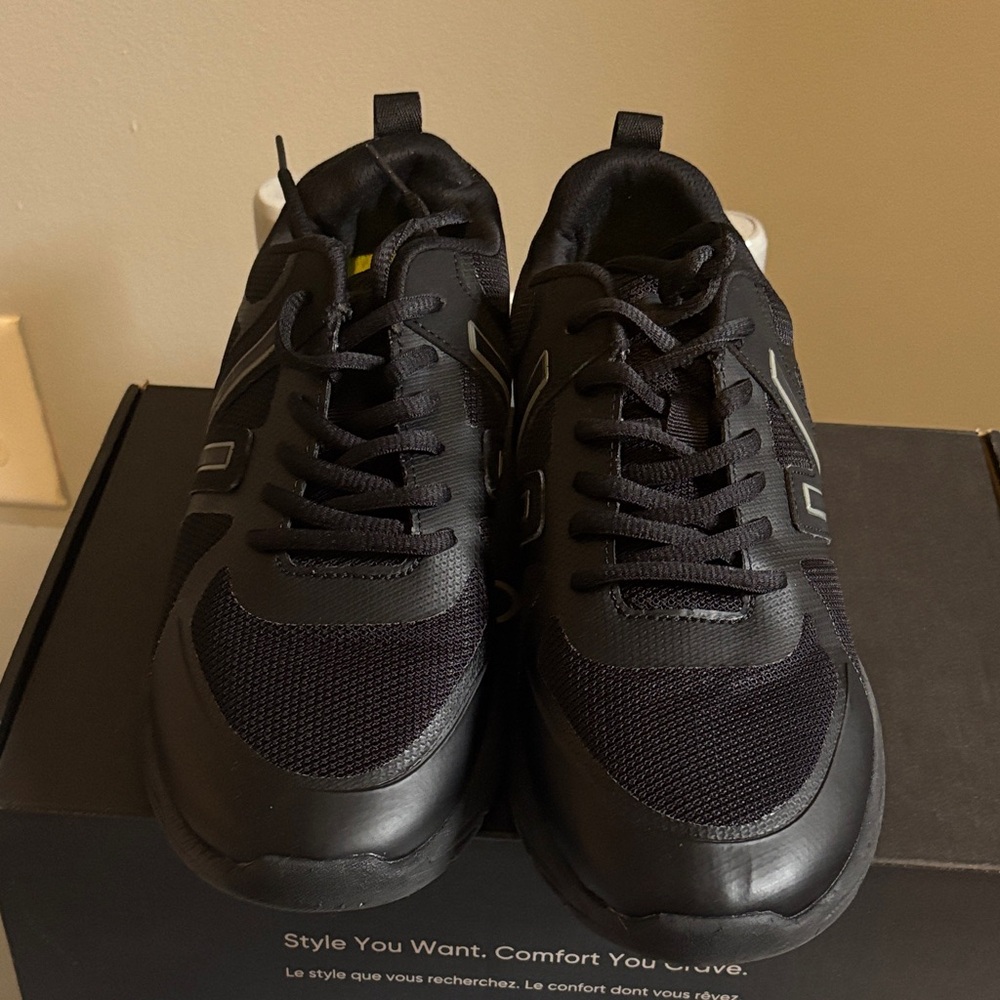 Vionic Black Athletic Shoes women’s